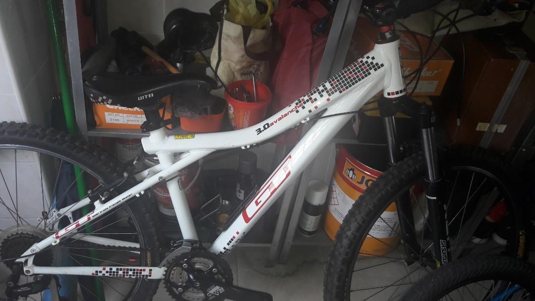 White GT Avalanche 3.0 Sports Equipment Bicycles Parts Bicycles on Carousell