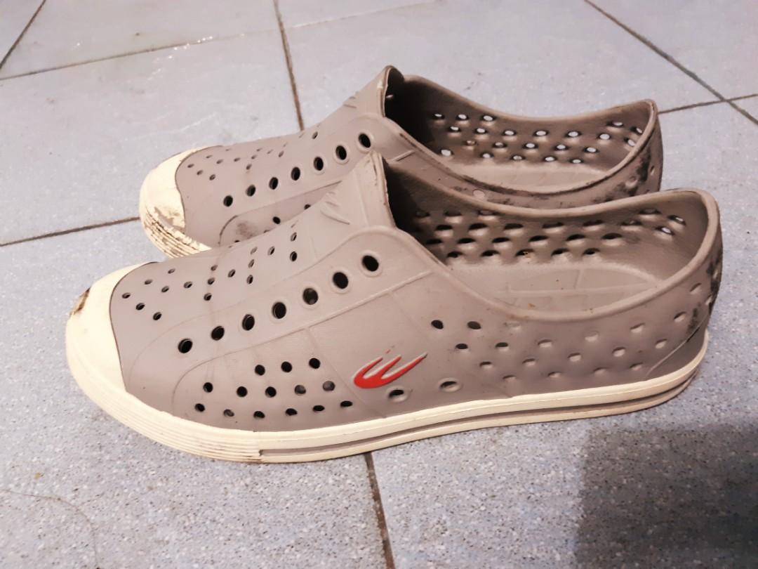 world balance shoes for rainy season