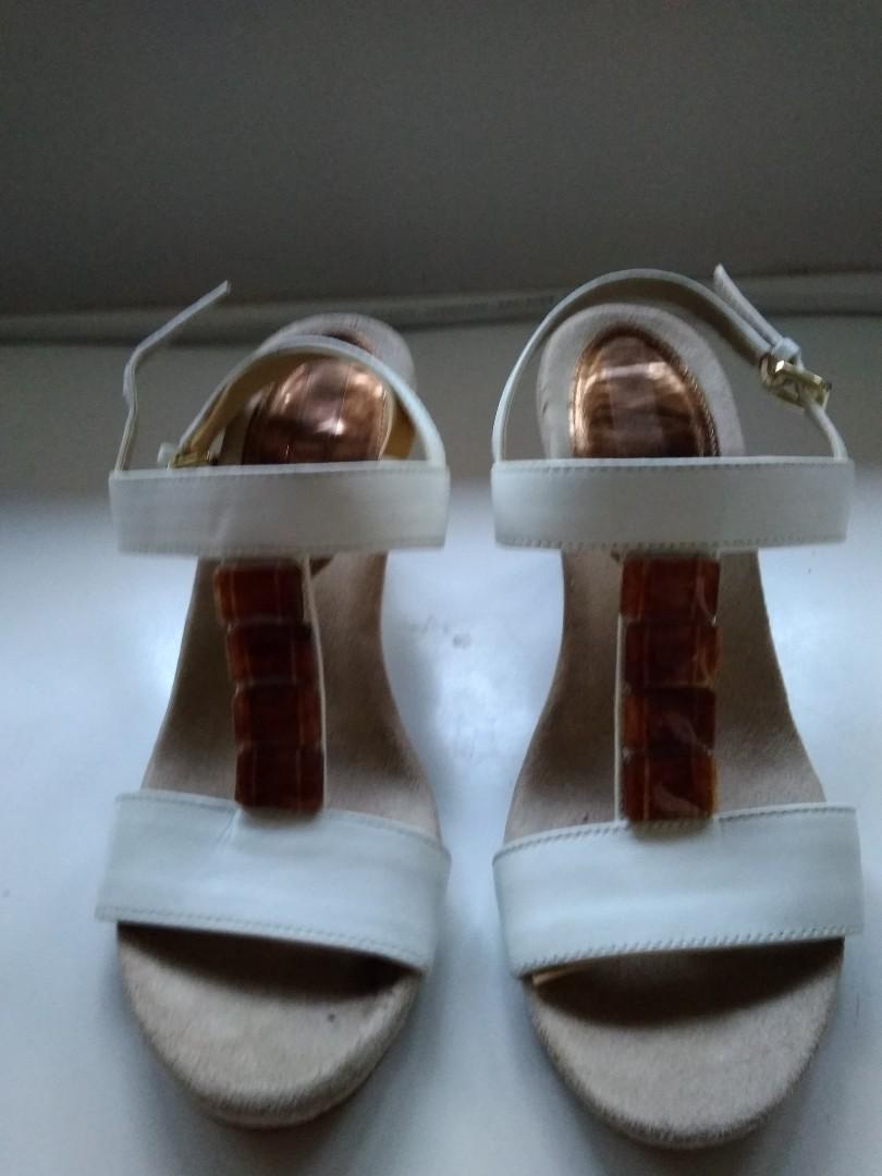 Ellen Tracy Shoes Women S Fashion Shoes Heels On Carousell Check out our ellen tracy shoes selection for the very best in unique or custom, handmade pieces from our shops. carousell