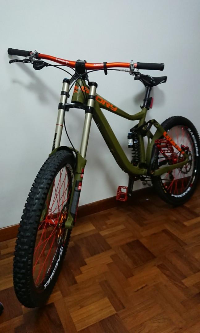 Giant Glory 2012 26er size m, Sports 
