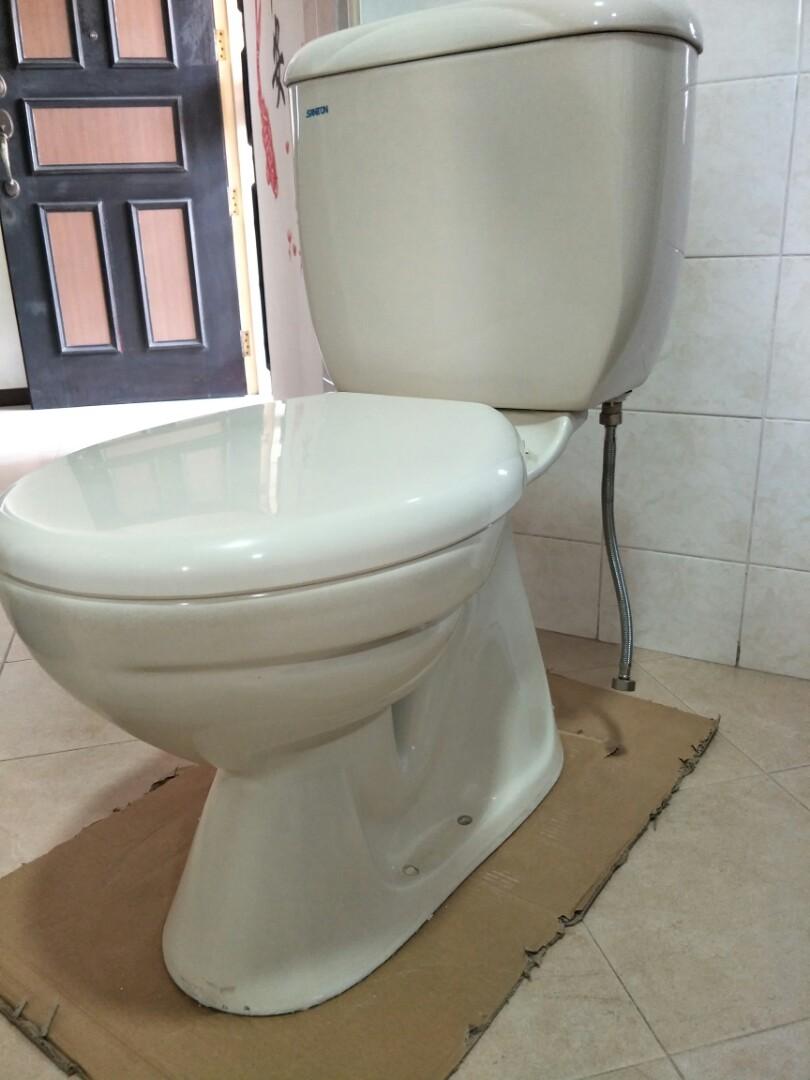 HDB toilet bowl (offset 160mm), Furniture & Home Living, Bathroom