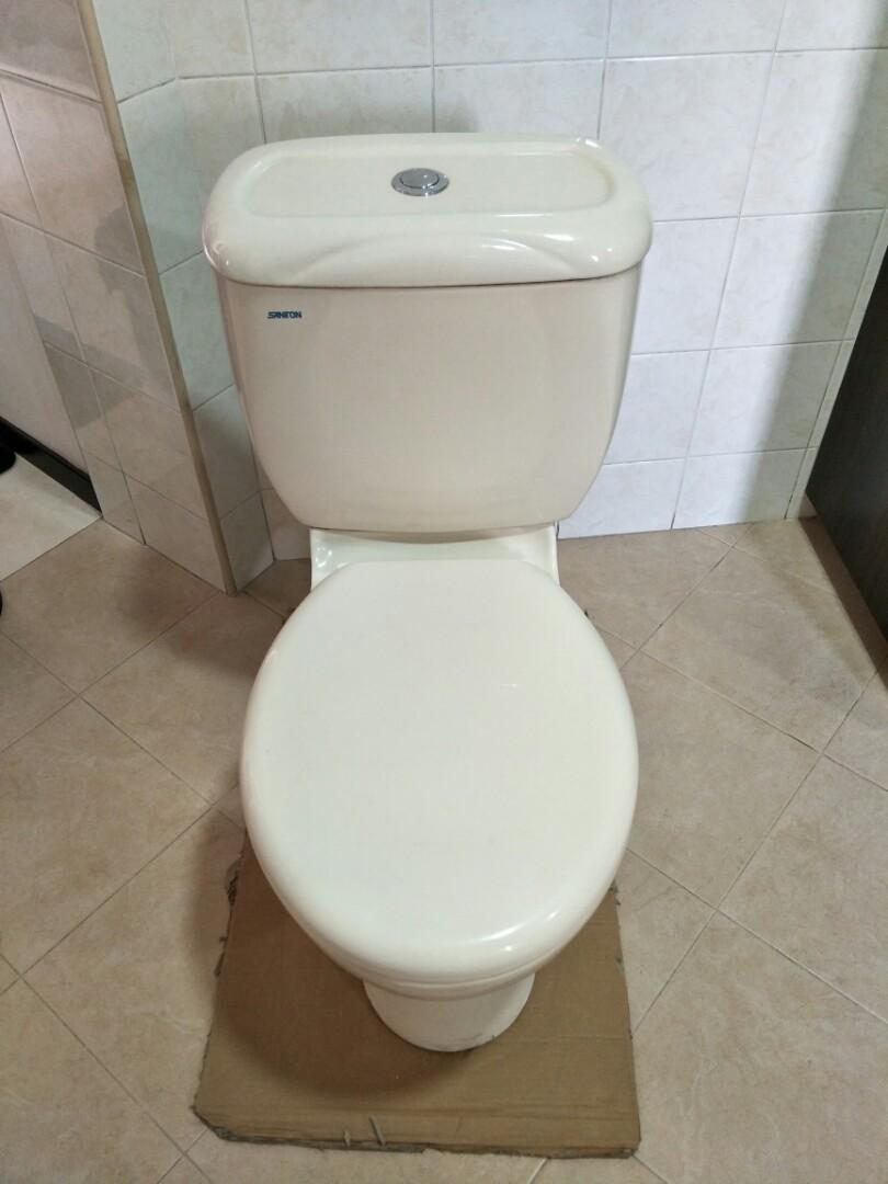 HDB toilet bowl (offset 160mm), Furniture & Home Living, Bathroom