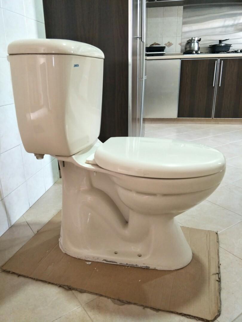 HDB toilet bowl (offset 160mm), Furniture & Home Living, Bathroom