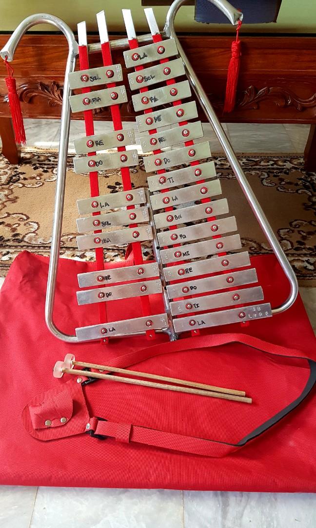 Lyre band shop instrument
