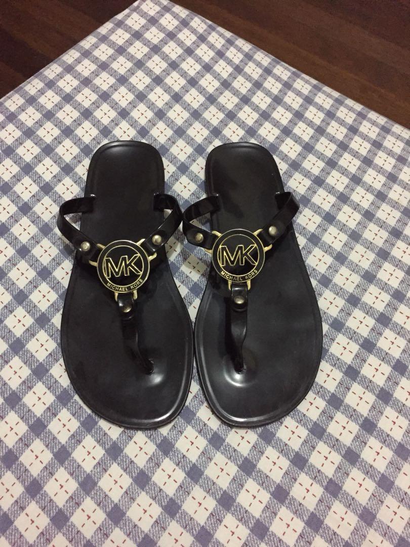 Michael Kors Slipper (Category: Slippers and slides) located in Quezon City. Submitted by kellysht (Listing ID 193438720, Image 2). Description: Good as New So pretty in actual.