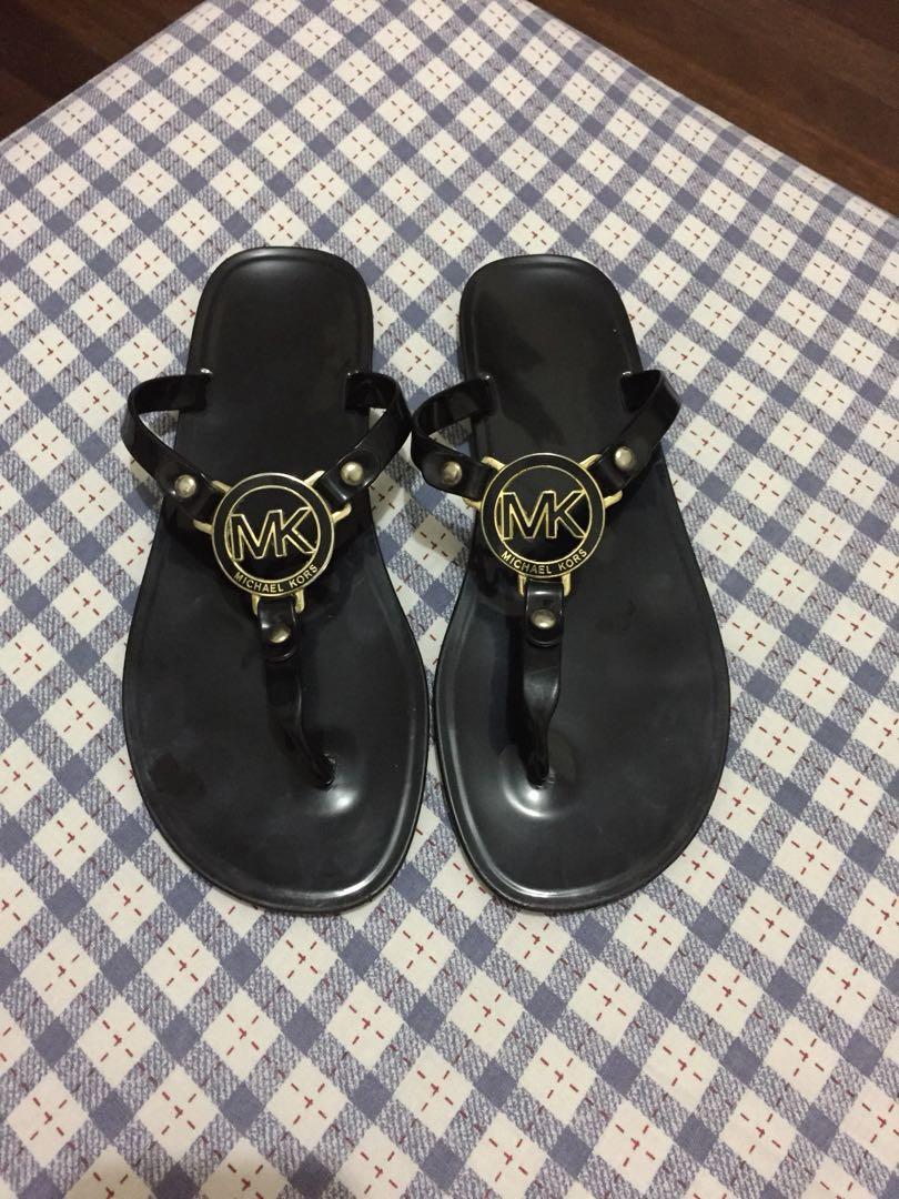 Michael Kors Slipper (Category: Slippers and slides) located in Quezon City. Submitted by kellysht (Listing ID 193438720, Image 1). Description: Good as New So pretty in actual.