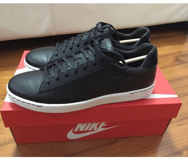 nike leather sneaker