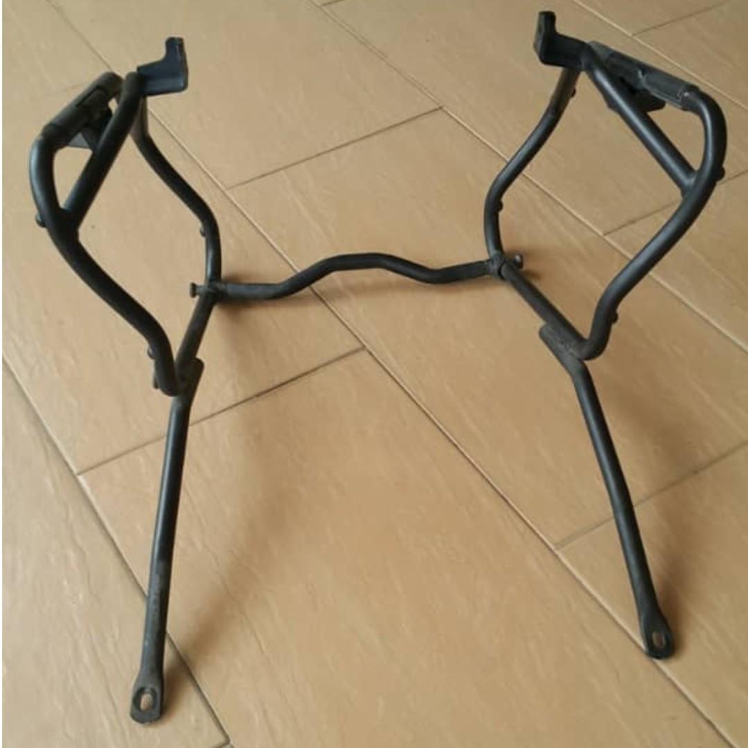 Givi side best sale box bracket