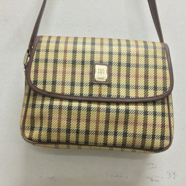 daks sling bag price