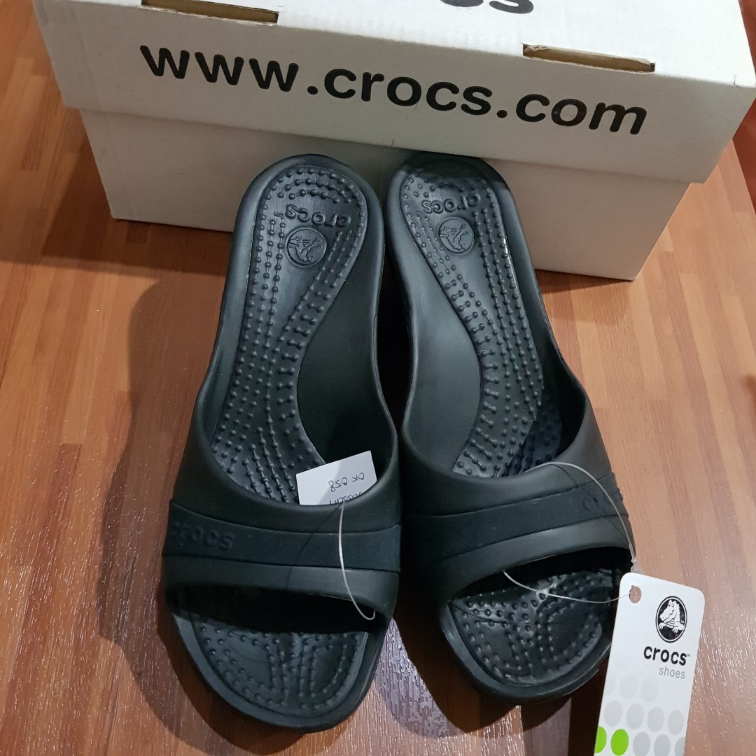Sepatu crocs wanita wedges store