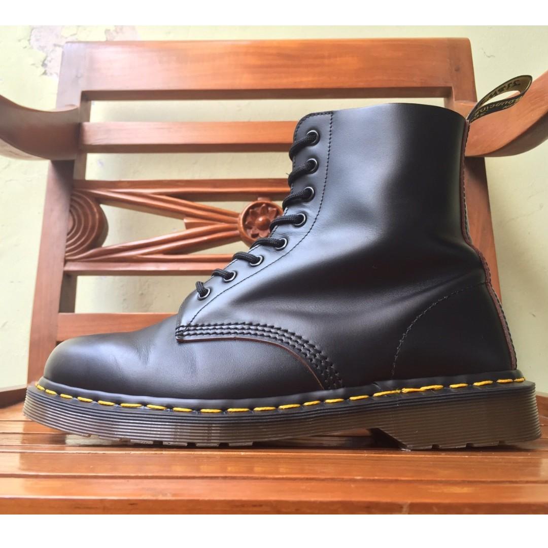 Dr martens best sale quilon leather