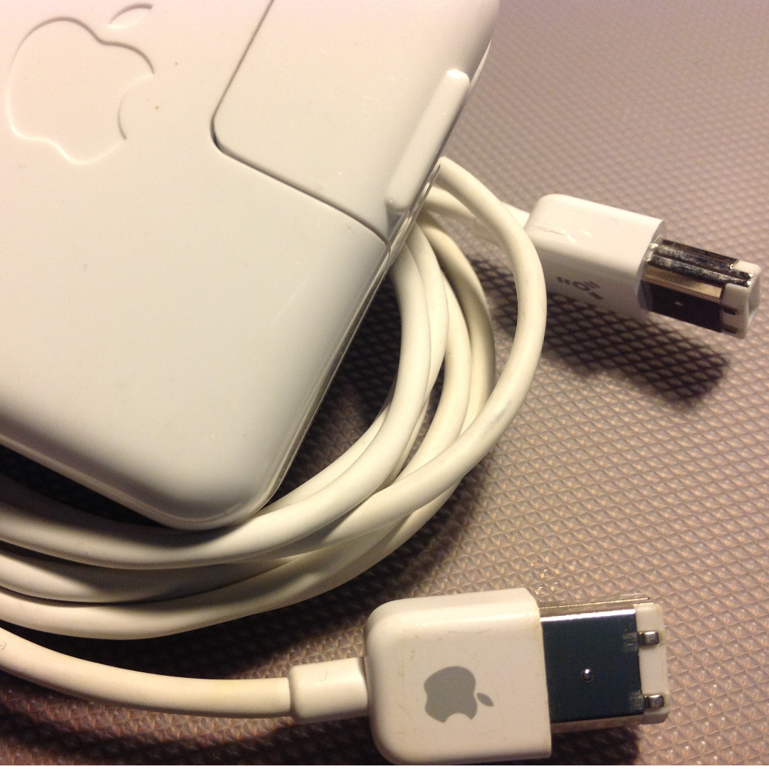 ipod firewire charger and cable (for classic 1st & 2nd gen), Audio,  Portable Audio Accessories on Carousell