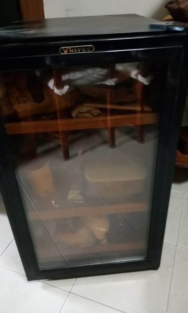 Vintec Wine Fridge, TV & Home Appliances, Kitchen Appliances, Wine