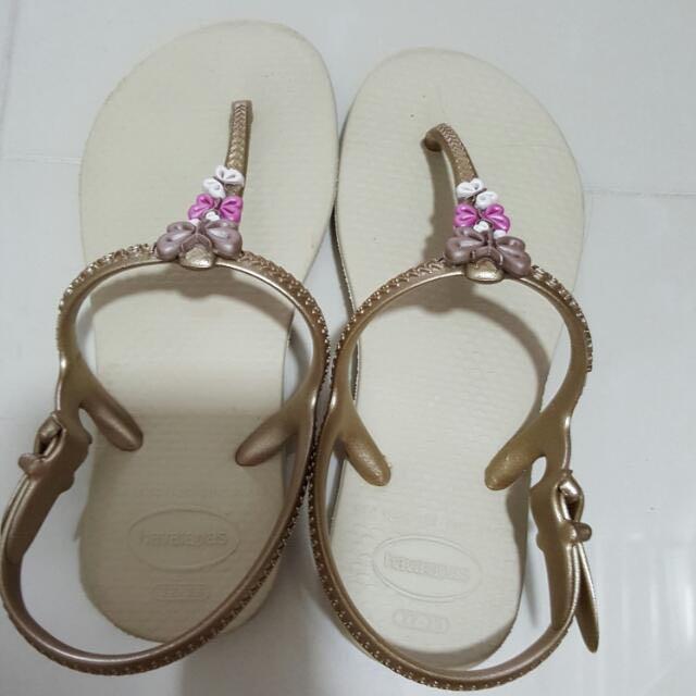 havianas size 4