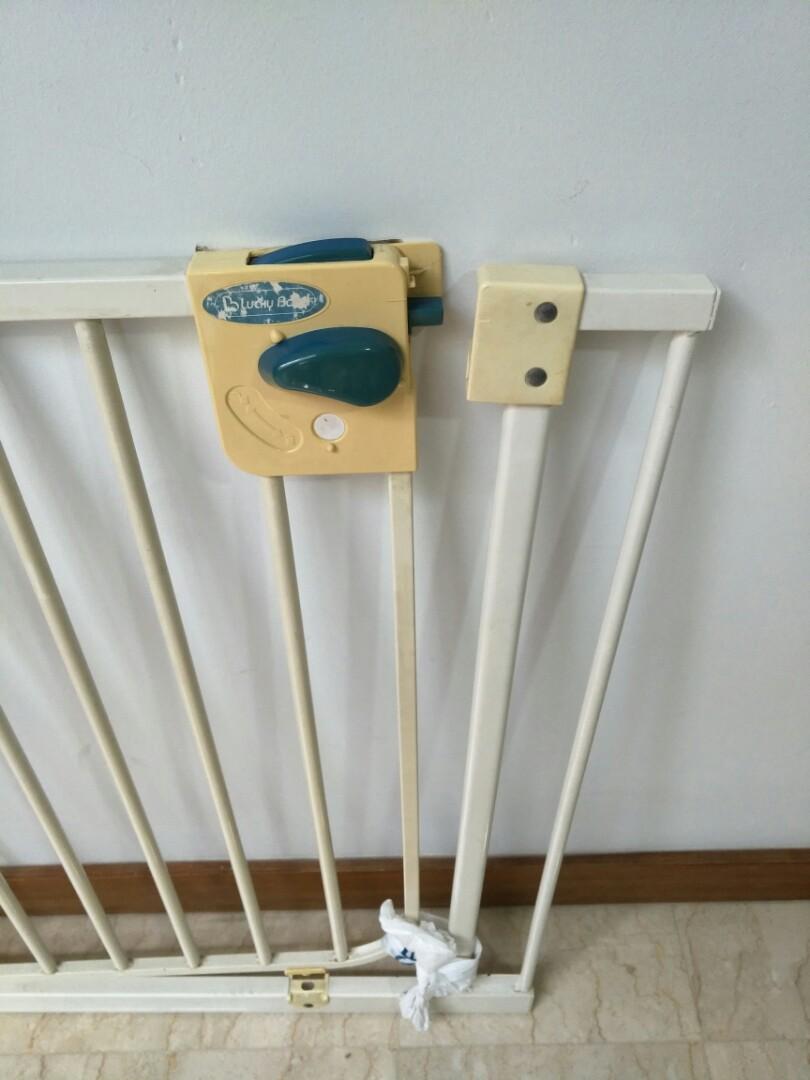 Baby gate with extension to fit wider doors. Pets gate including dogs