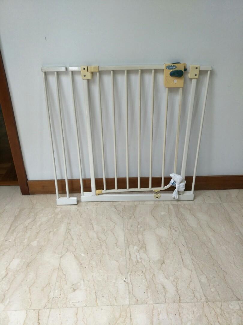 Baby gate with extension to fit wider doors. Pets gate including dogs