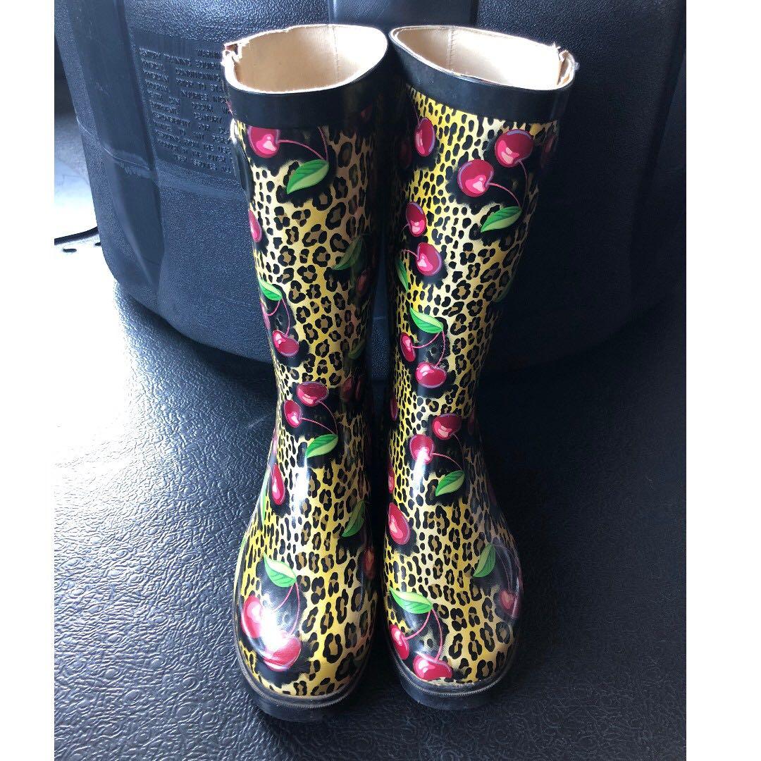 womens size 7 rain boots