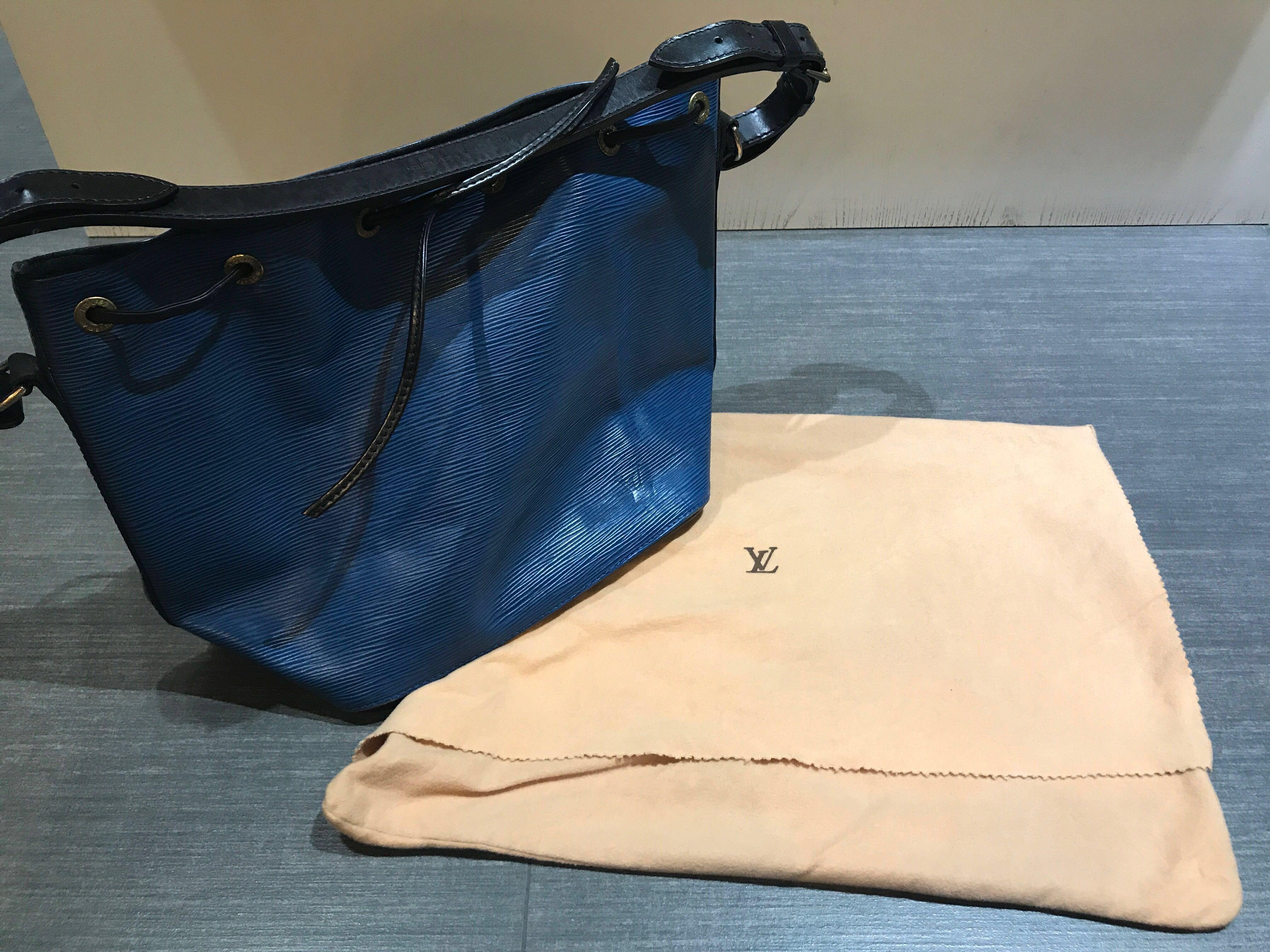 Louis-Vuitton-Epi-Petit-Noe-Shoulder-Bag-Toledo-Blue-M44105 – dct