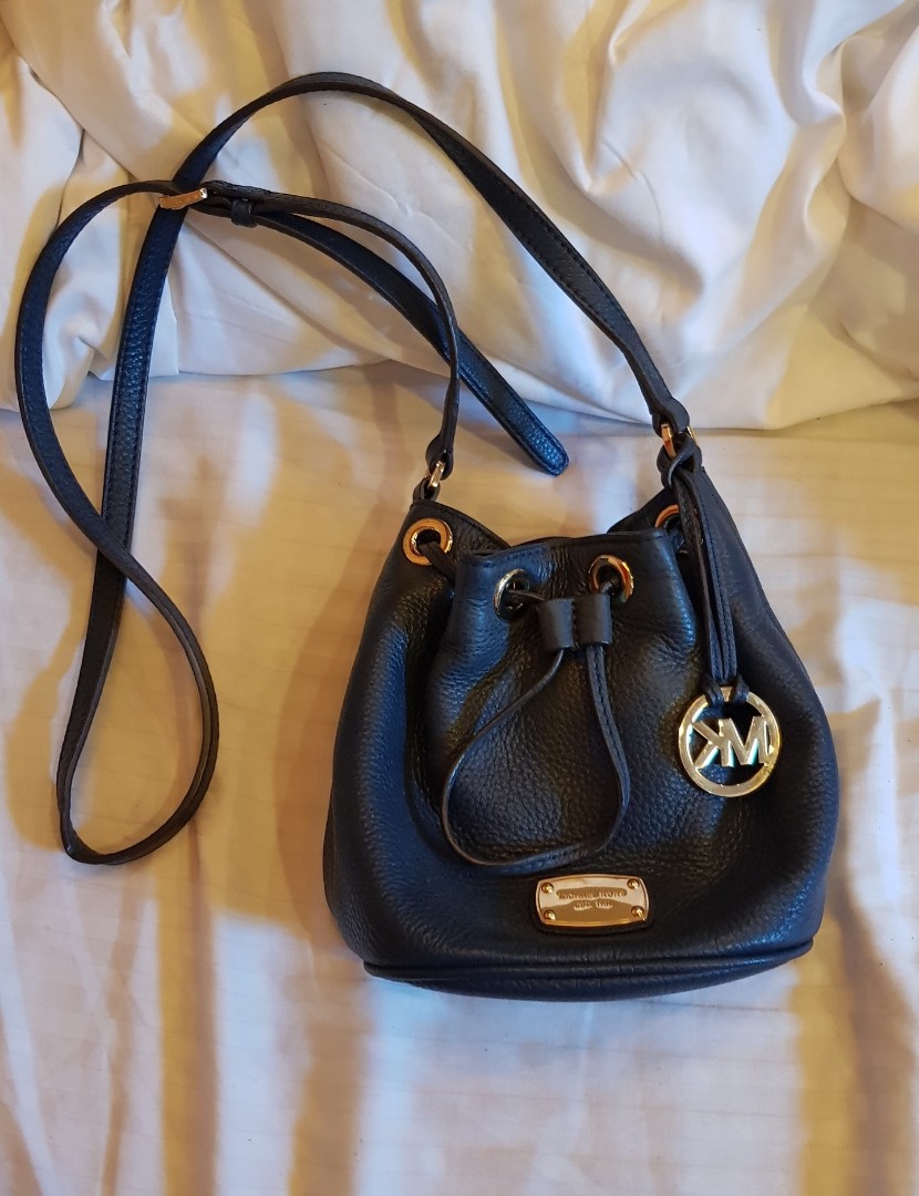 mk bucket sling bag