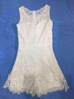 White dress brukat