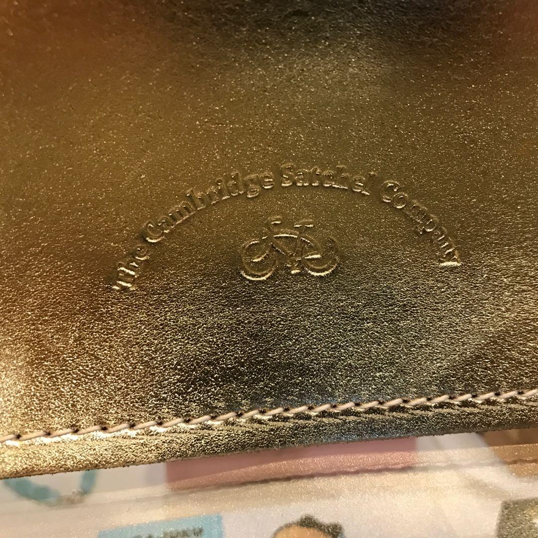Cambridge Satchel (Category: Cross-body Bags) located in Paranaque City. Submitted by purpleplumstylestudio (Listing ID 193896908, Image 3). Description: Kept unused but has fading (gold paint has peeled a bit) on the front flap.