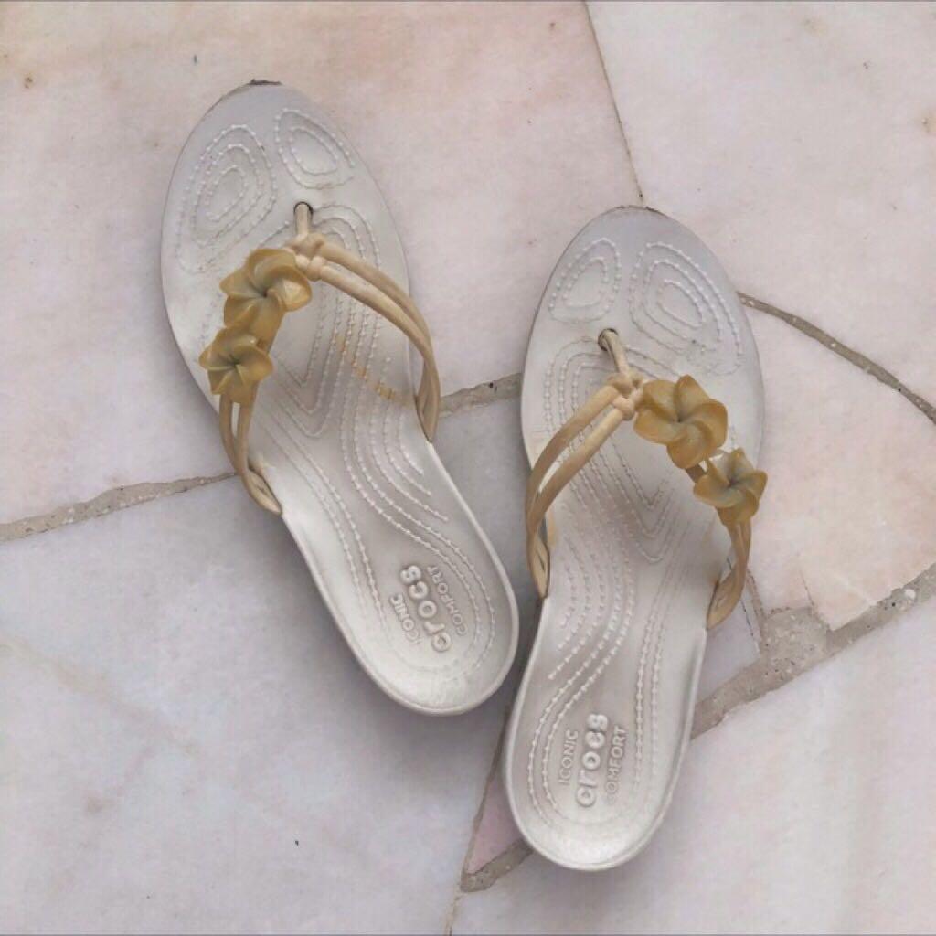 Free Shipping !! Crocs Isabella Flip Flops White Rubber Sandals, Women's  Fashion, Footwear, Flipflops and Slides on Carousell