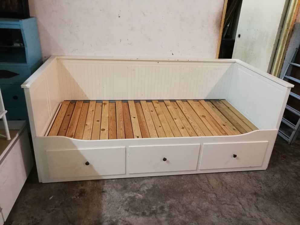 ikea hemnes daybed frame with without mattress home furniture furniture on carousell
