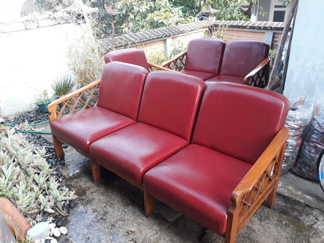 Jual kursi bekas, Perabotan Rumah di Carousell