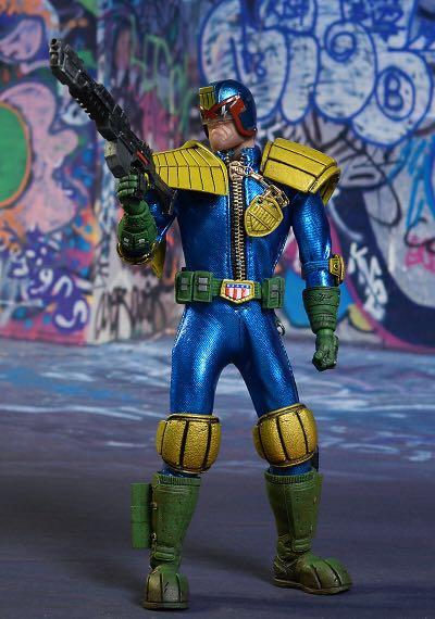 Mezco one top 12 judge dredd