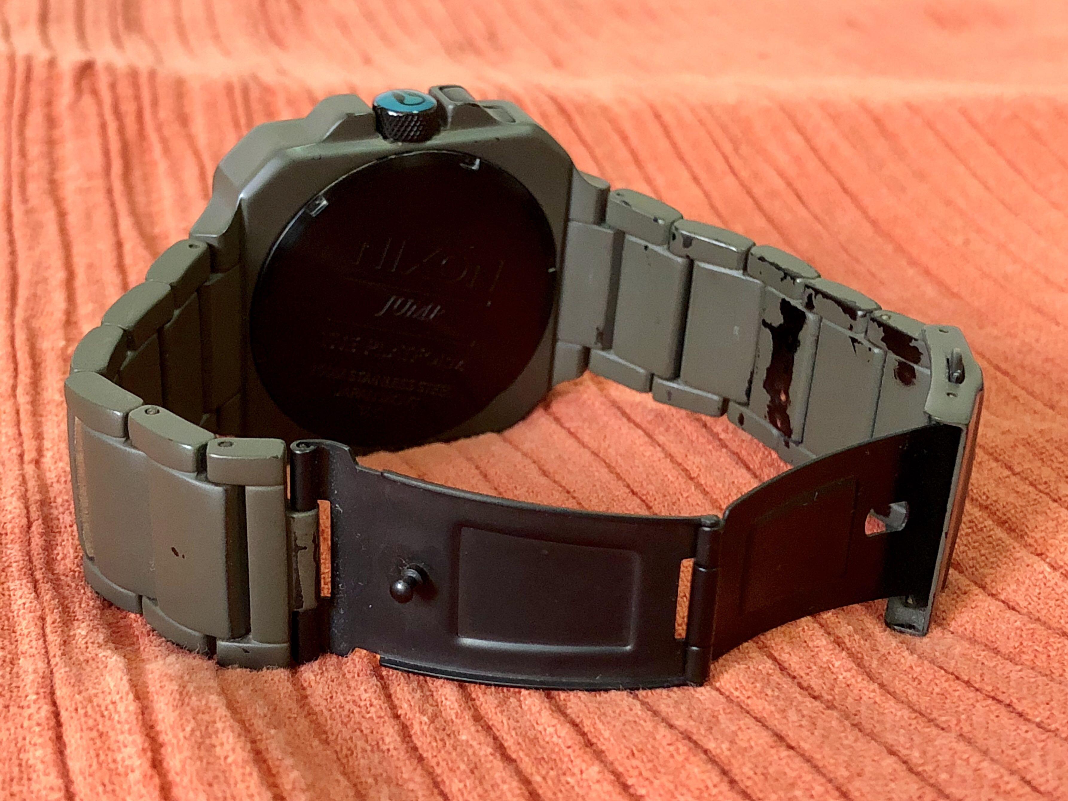 Nixon The Platform 'Drab' (Category: Men's Watches) located in Singapore. Submitted by m3nta (Listing ID 108775286, Image 2). Description: Please Note: The fade on the wristband is the result of Nixon's special paint "Chromacoat" that comes off randomly with time to look like a well-worn watch. It is NOT the result of negligence and damage. Google "Nixon Chromacoat" if the link below doesn't work. Chromacoat info: http://online.nixon.com/us/en/ha
