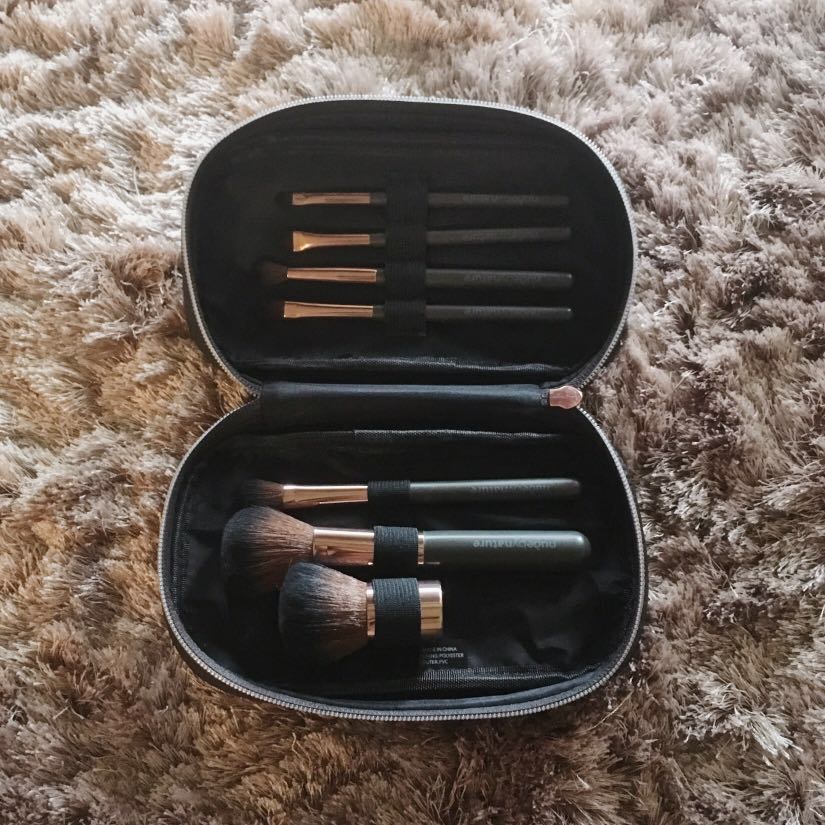 Fremme satellit mave Nude By Nature Essential Collection 7-Piece Brush Set, Beauty & Personal  Care, Face, Face Care on Carousell