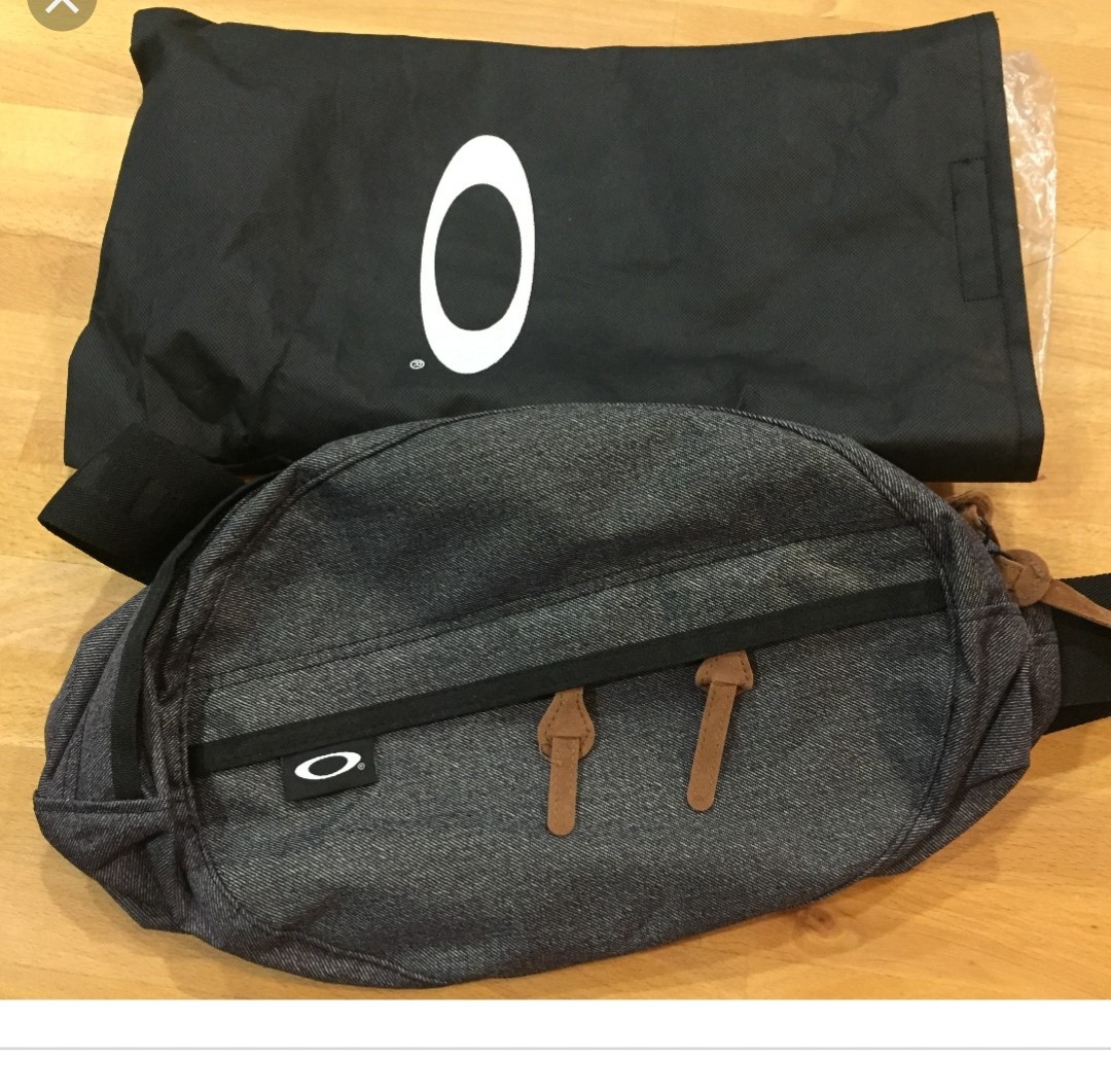 oakley crossbody bag