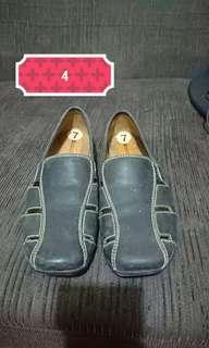 NATURALIZER LOAFERS