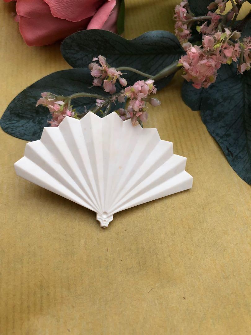 Vintage plastic brooches sale