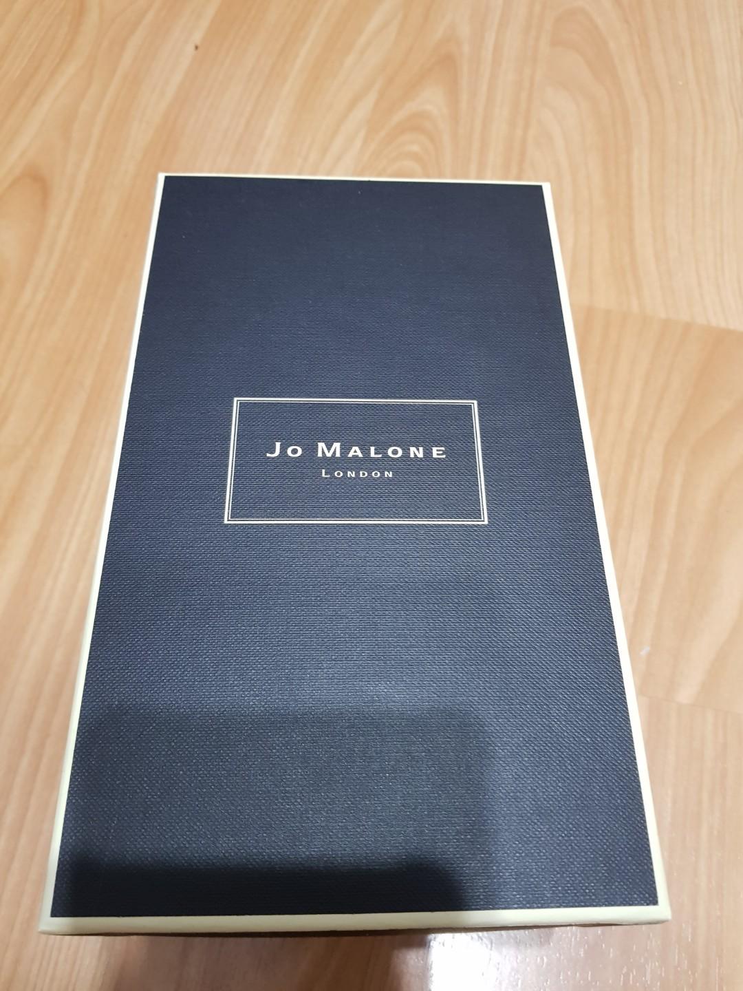 BN Jo Malone Diffuser (Category: Accessories) located in Singapore. Submitted by blackspotsonred (Listing ID 194026595, Image 3). Description: Brand New In Box Jo Malone Diffuser Scent: English Pear Size: 165ml Received as a gift full set No Nego (Self Collect preferred / Postage or Courier fees fully bare by buyer).