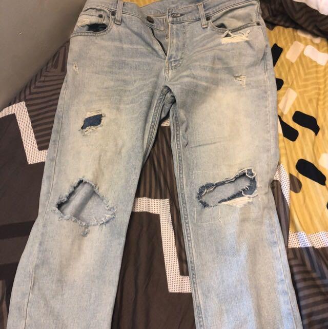 hollister knee ripped jeans