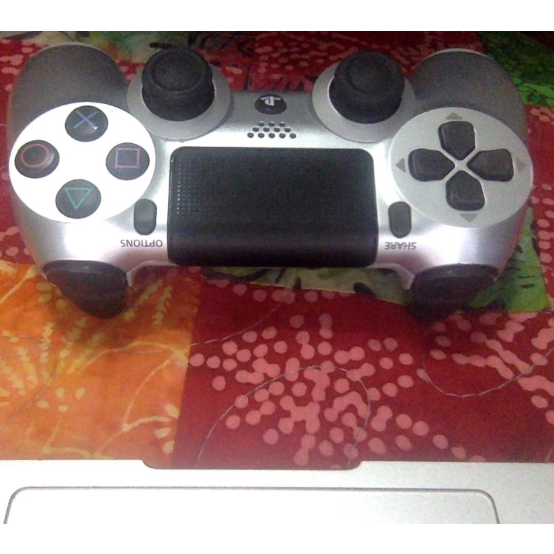 Ps4 Controller (Category: PlayStation) located in Singapore. Submitted by shaan_malik (Listing ID 194097514, Image 2). Description: Ive Used it a Couple times, Very good condition and amazing controller. Highly recommend. .