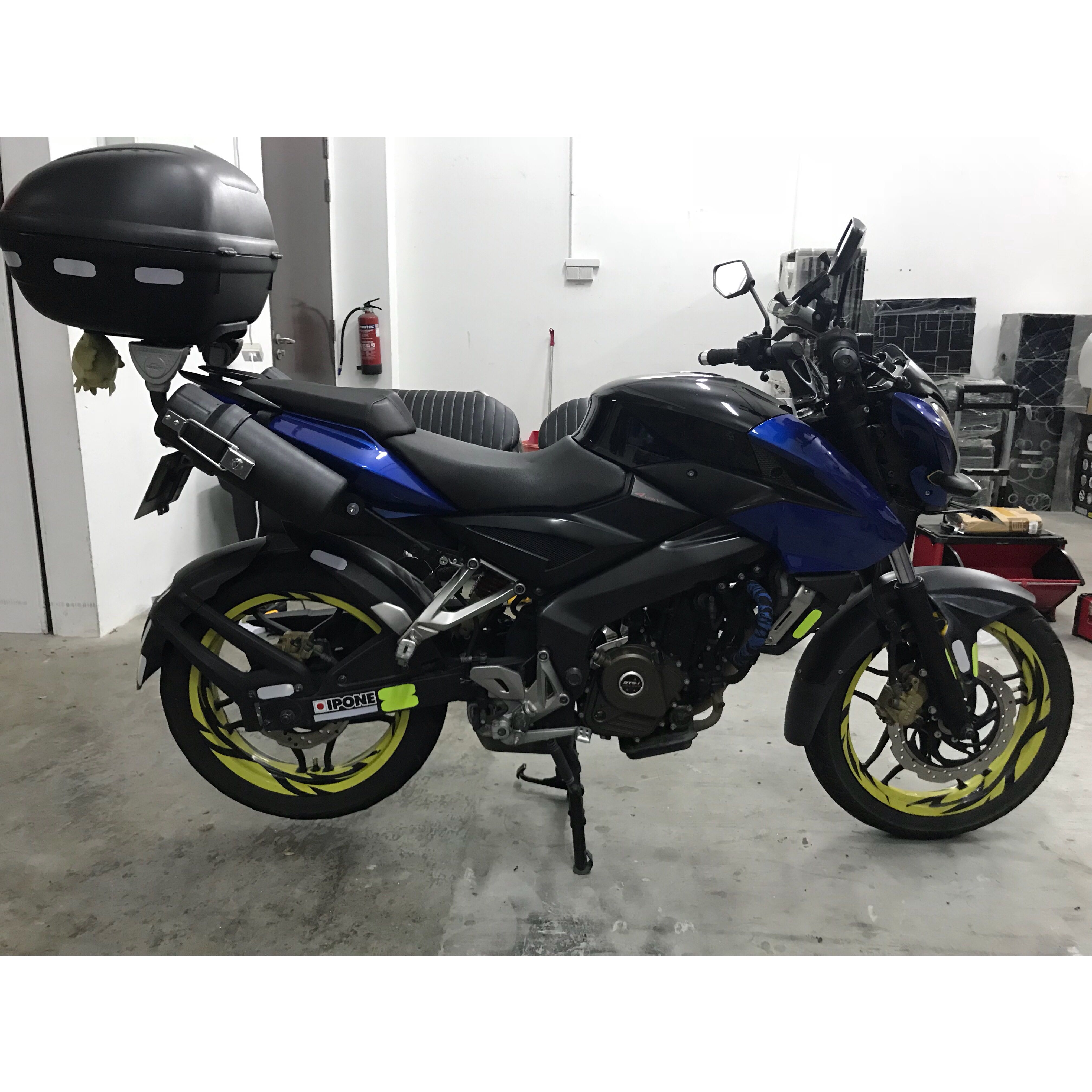 pulsar 200 ns helmet lock