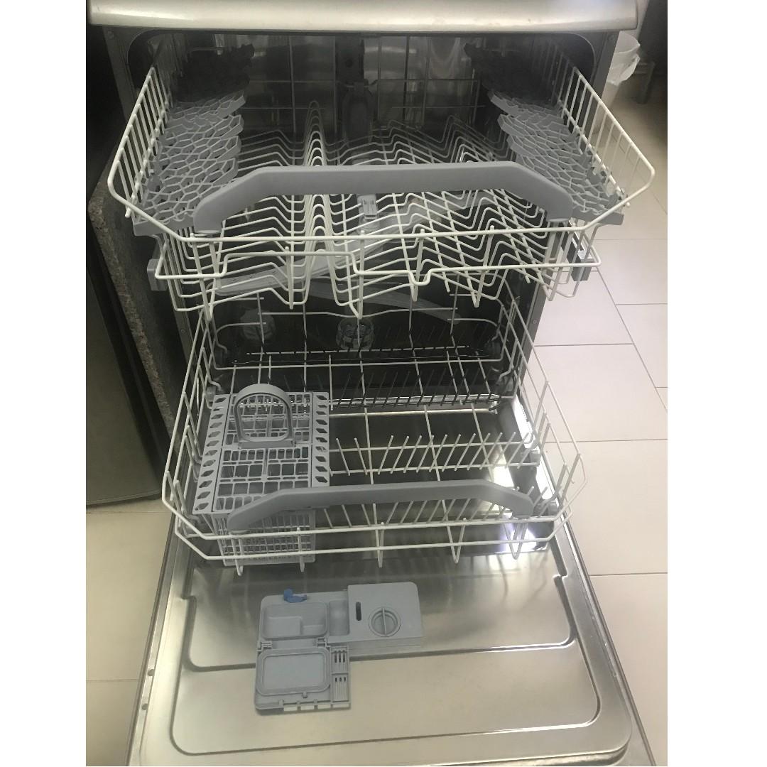Used Ariston Dish washer (Model LKF720X) Stainless steel finish., TV & Home Appliances, Washing