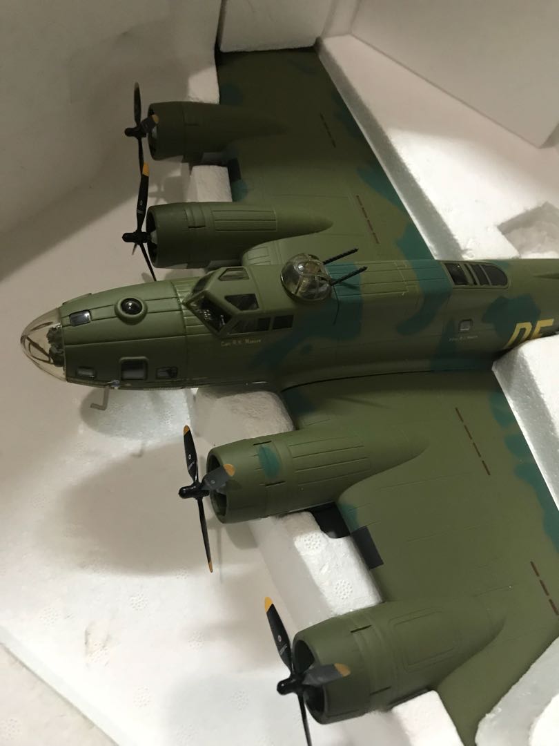 Armour collection diecast 148 B17 flying fortress, Hobbies & Toys