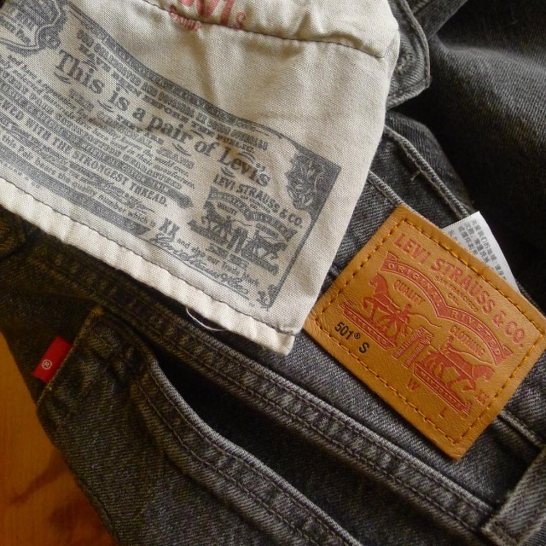 Levi s 501 Skinny jeans in BLACK COAST Size 25 on tag fits 26.5