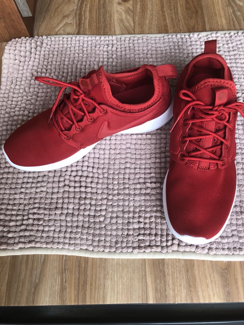 womens nike red shoes