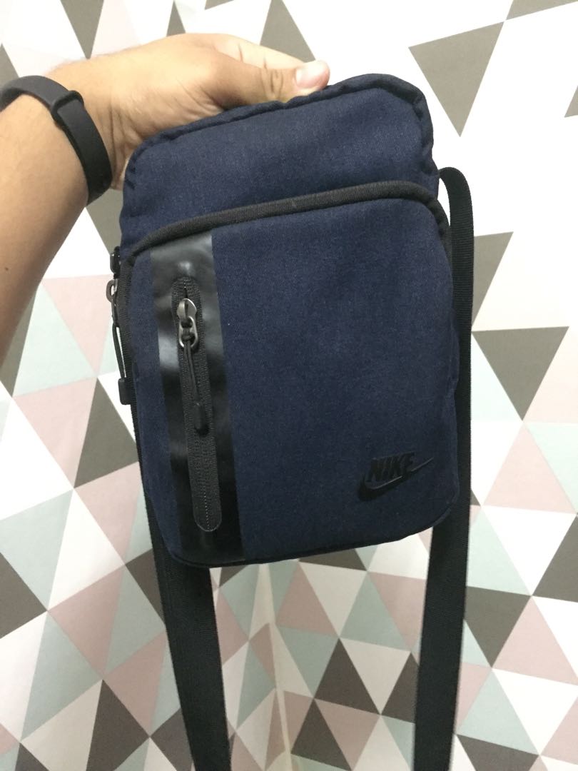 Nike sling hotsell bag 2018