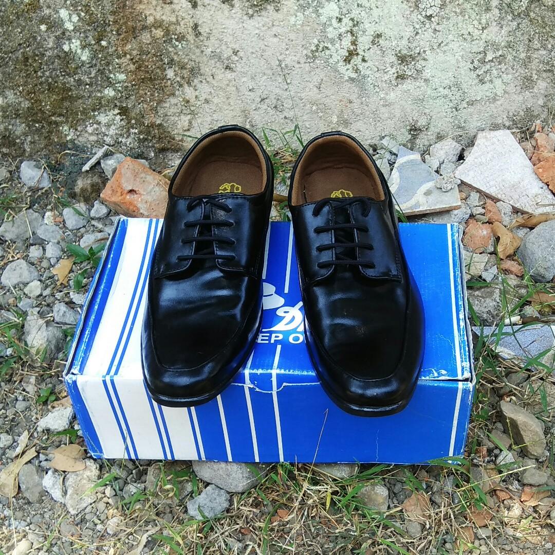Dr Kevin Pantofel Oxford Fesyen Pria Sepatu Sepatu Formal Di Carousell