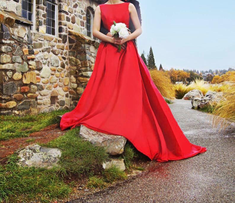 Red backless clearance gown