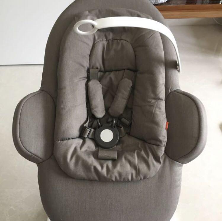 stokke bouncer newborn insert age