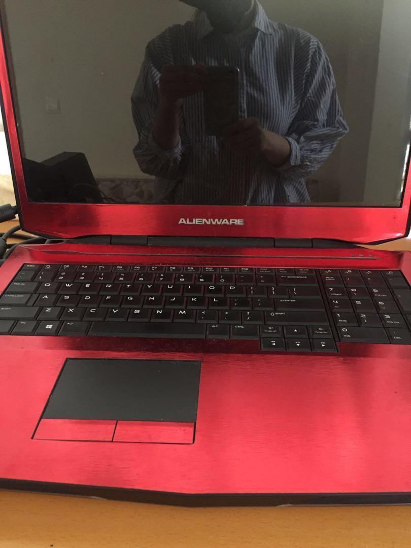 Alienware 17 （分類：桌上電腦）位於 Hong Kong。 由 wkj11 提交（商品編號 192806932，圖片 2）。簡介： Very good condition, brought from US, didn’t use for gaming but only paper work. No box PROCESSOR / CHIPSET CPU Intel Core i7 (4th Gen) 4710MQ / 2.5 GHz Max Turbo Speed 3.5 GHz Number of Cores Quad-Core Cache 6 MB 64-bit Computing Yes Chipset Type Mobile Intel HM87 Express Features Hyper-Threading Technology, Intel Smart Cache, Intel Turbo Boost Technology 2.0 CACHE MEMORY In