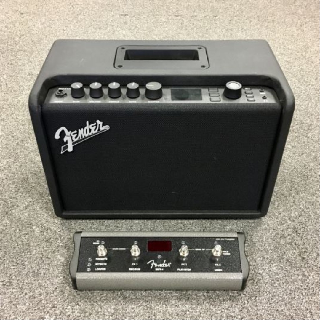 Fender Mustang GT  Amp + FREE MGT Footswitch, Hobbies & Toys