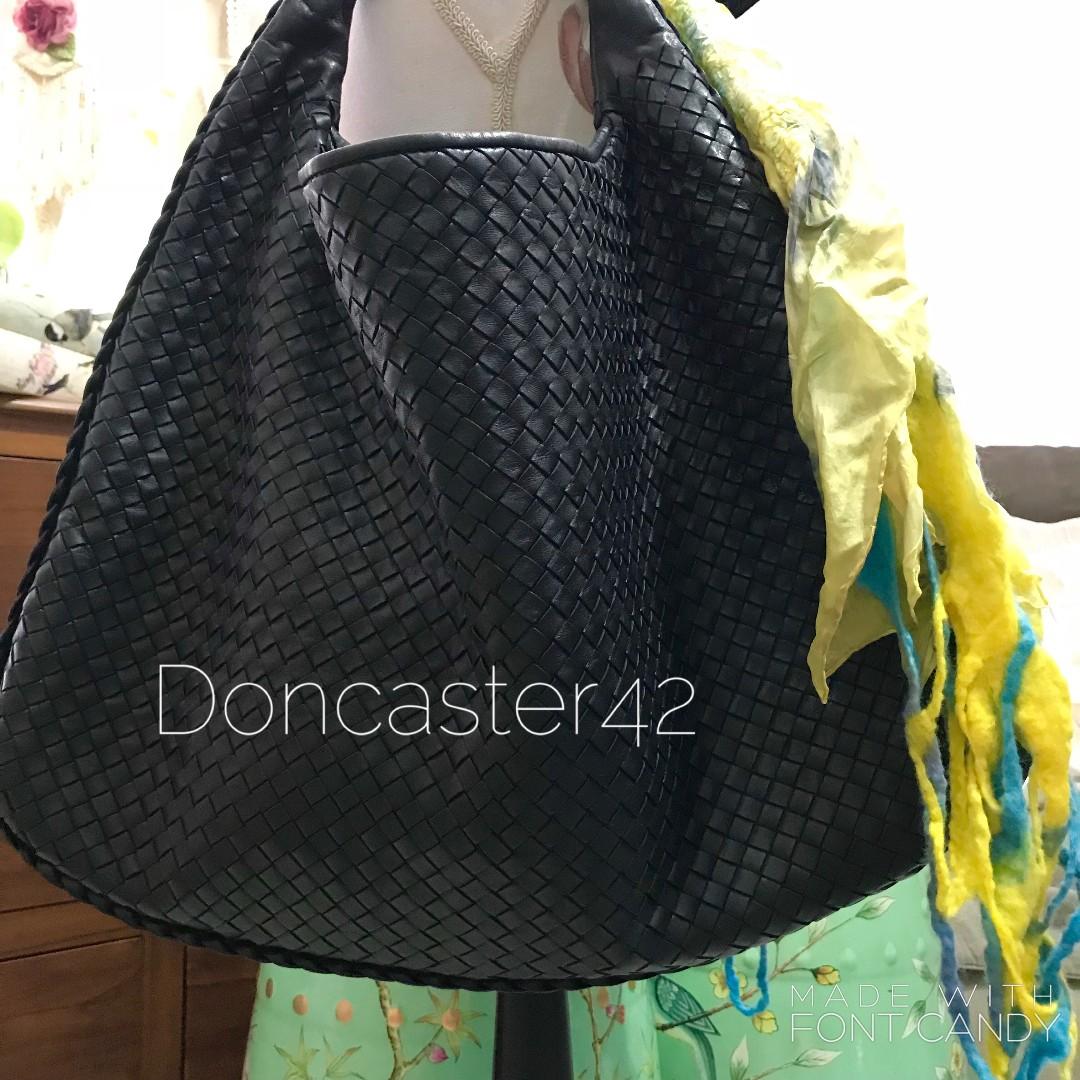 100 Authentic Maxi Black Bottega Veneta Intrecciato Hobo Handbag Bag Women S Fashion Bags Wallets Shoulder Bags On Carousell
