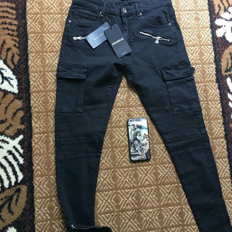 Bikers Cargo jeans zara original!!, Fesyen Pria, Pakaian , Bawahan di  Carousell